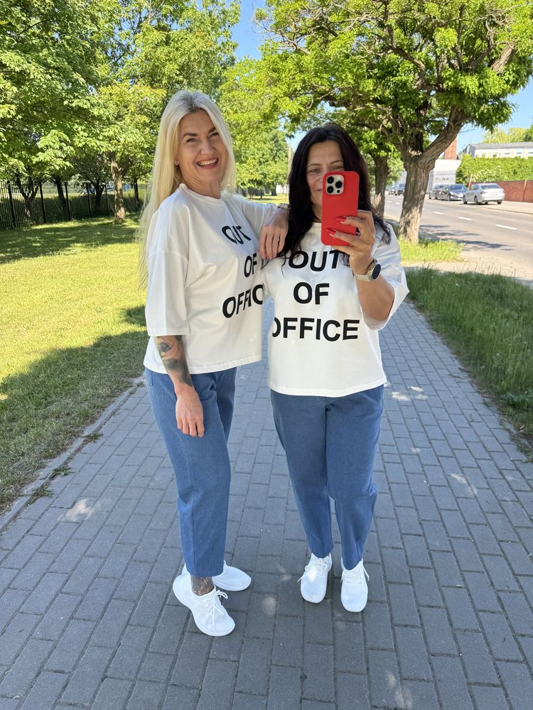 T-shirt Out of office
