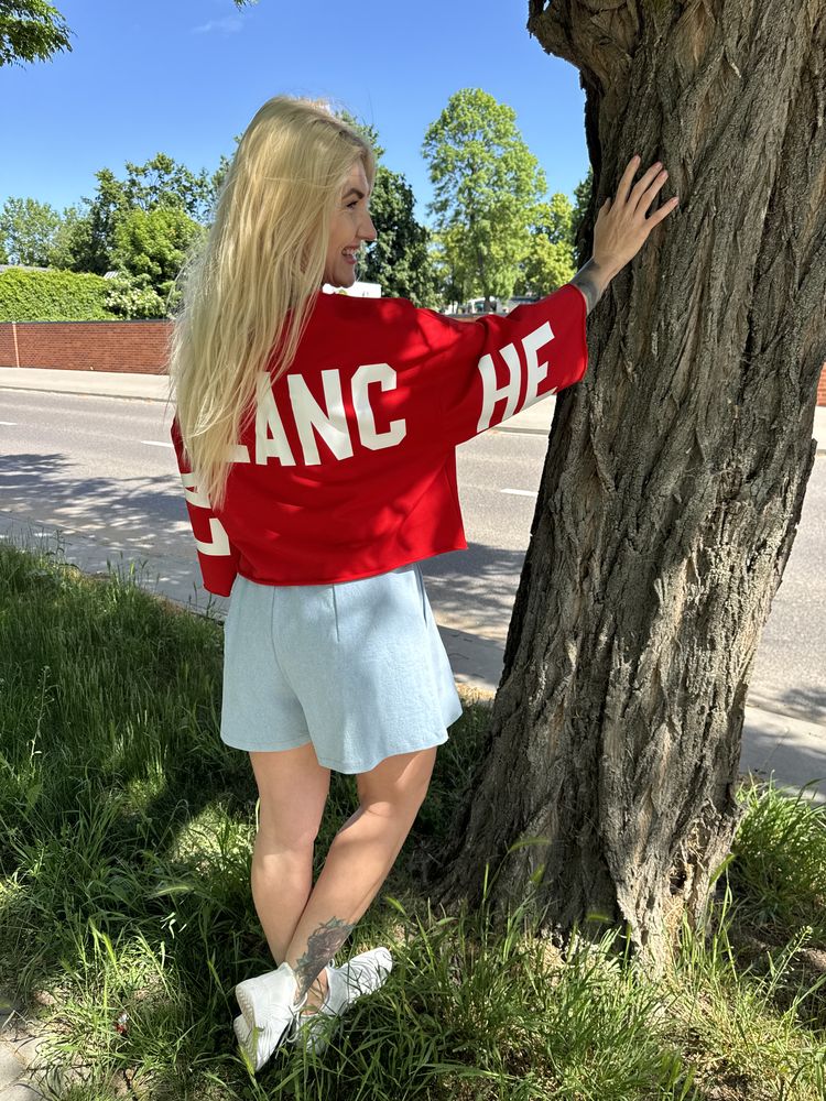 Bluzka z szerokim dekoltem z napisem LA BLANCHE - czerwona