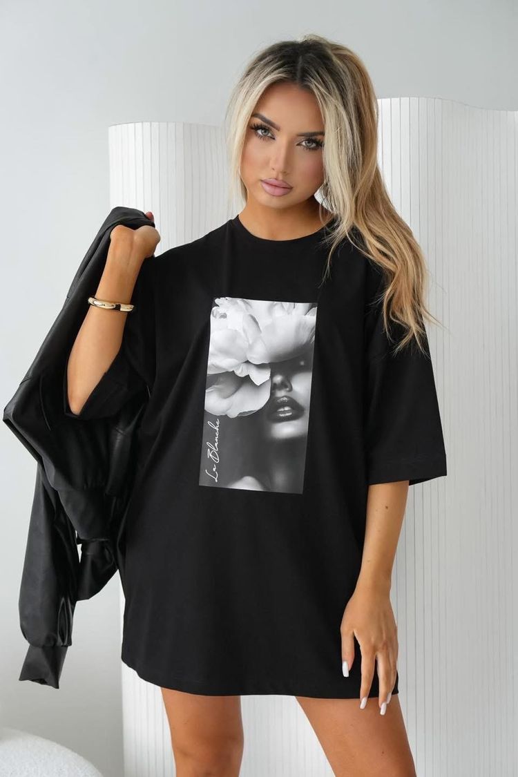 T-shirt Głowa w kwiatach (czarno-biała) - czarna koszulka