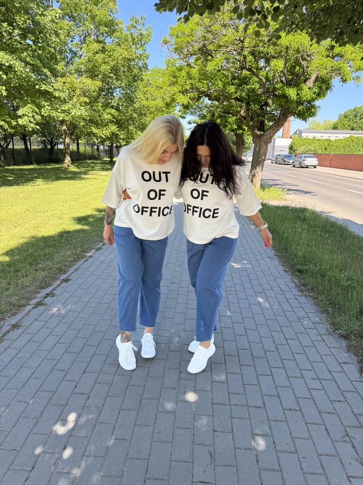 Spodnie z imitacji jeansu z naszywką z tyłu z gumką w pasie - jasny denim