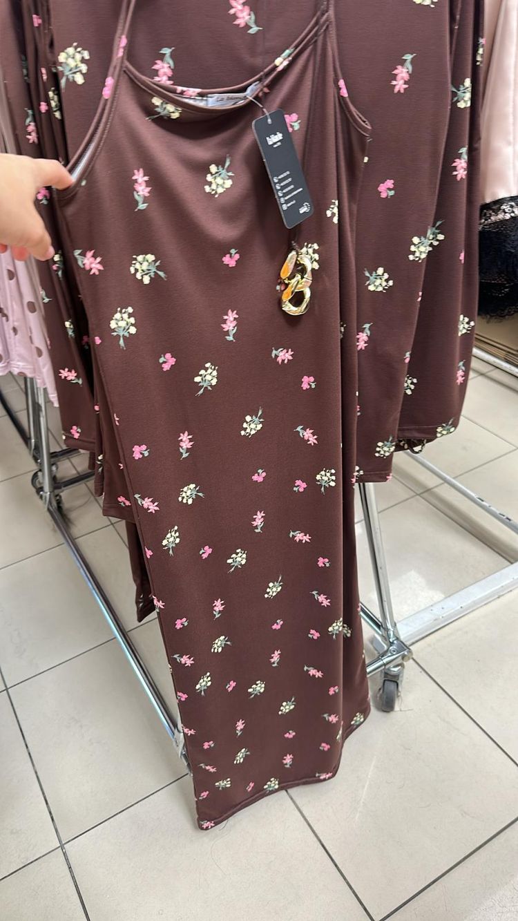 Sukienka ołówkowa - brązowa w kwiaty