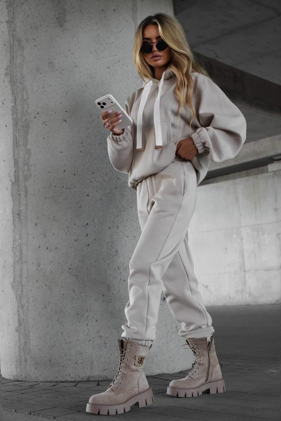 Komplet dresowy Comfy — piaskowy